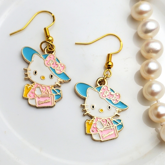 💓5/$25 Shopping HELLO KITTY Earrings - Picture 2 of 3